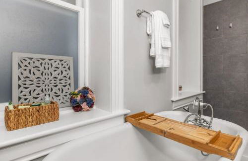 Walk to Forest Park Euclid Fire Pit Porch Swing - Foto 37