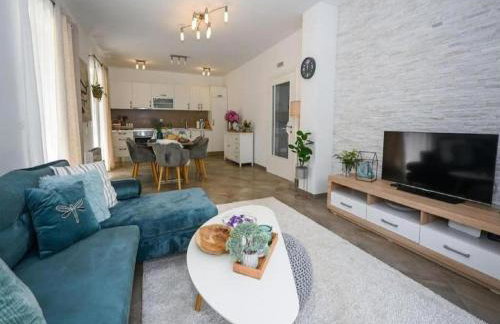 Beautiful Villa surrounded by Greenery with Swimming Pool - Photo 21