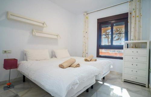 Stunning 3BR in Hacienda Del Sol Beach & Pool - Photo 12