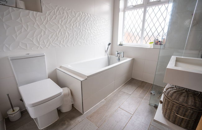 Contemporary Bright House 20 Min To Manc - Photo 25