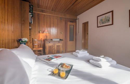 MontBlanc Alpine Ski & Sauna Retreat - Happy Rentals - Photo 23