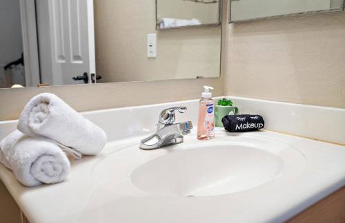 The Gem Getaway Pool Gameroom Gym by Relaxtay - Foto 24