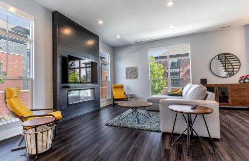 Lux Home 5 mins to Grand Park with Private Garage-Family Friendly - Foto 4