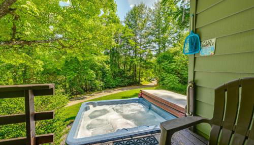 Private Hot Tub and Covered Deck Cozy Whittier Gem - Foto 2