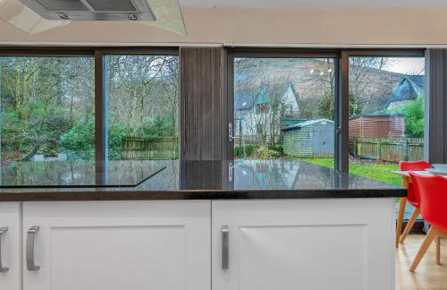 Cheerful Stays: 4 Bedroom Cottage in Arrochar - Foto 12