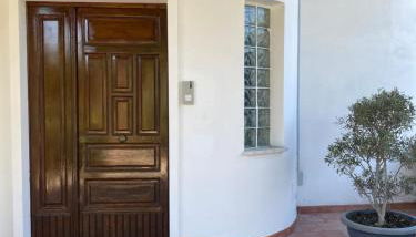 Elena House - Photo 3