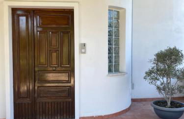 Elena House - Photo 3