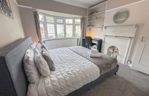 Spacious 3BDR House in New Malden with FREE Parking and Garden near Kingston upon Thames, Wimbledon & Raynes Park by NourNest Apartments - Foto 7