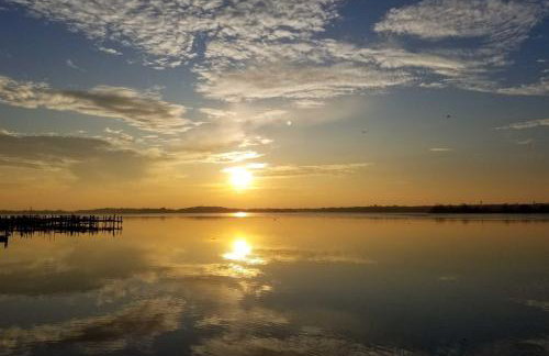 Lakefront Home with Game Room, Theater and Dock! - Foto 40