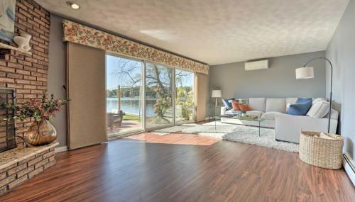 Spacious Delton Home with Fire Pit and Lake Views - Foto 4
