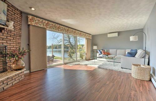 Spacious Delton Home with Fire Pit and Lake Views - Foto 4