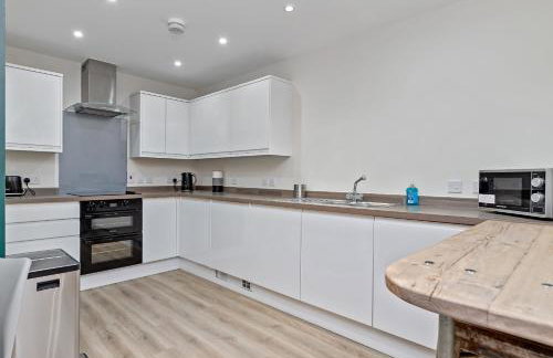 PRIME CITY CENTRE MK STAY, Stylish Spacious Apartment, AIR CONDITIONG, Two bathrooms, FREE GATED ALLOCATED PARKING & Lift access - Foto 8