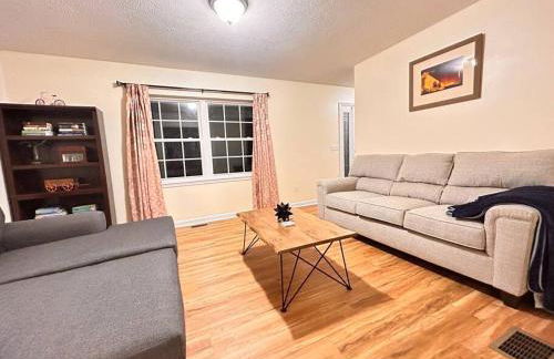 Modern 5 Bedroom Pocono house - Jacuzzi - Gameroom - Near Lake - Golf Couse - Foto 25