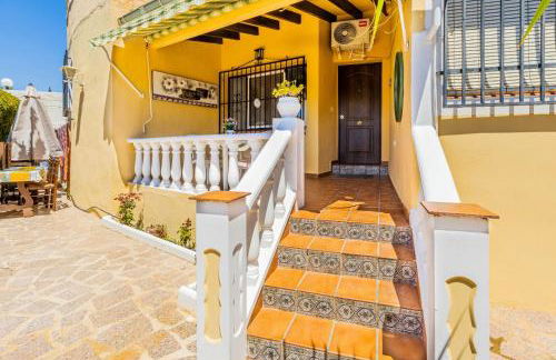 Paraíso Familiar en Marisol Park Bungalow con Piscina, Tenis y Parking - Foto 4