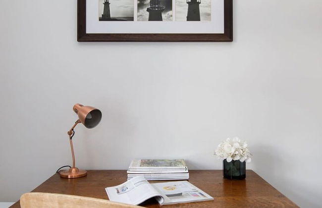 Coastal Retreat for 8 With Hot Tub - Walk to Beach - Foto 25