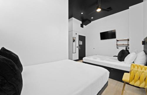 The Neon Elm Hotel - Foto 59