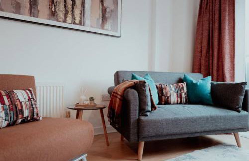 The Diickens Den - Rochester 1BR Flat - Sleeps 4 with Parking - Contractor - Friendly and Ideal for Long Stays - Foto 15