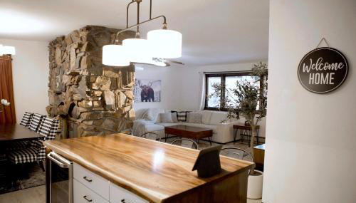 Whole House Aurora View with Hot tub, Sauna and AC - Photo 3