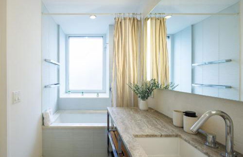 Stylish NYC Haven Steps to Broadway & Dining - Foto 4