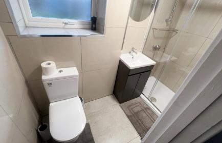 Cosy 4 bedroom holiday let Stevenage 22mins from London on the train - Foto 29