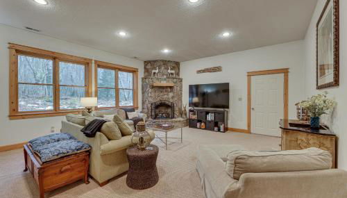 Cabin with Hot Tub and WiFi 4 Mi to Snowshoe Resort - Foto 4