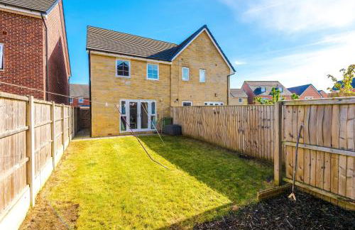 Liverpool-Halewood-Speke - NR Airport & JLR - Sleeps 8 - 5 Beds 1 sofabed 2 Bath Driveway Parking - Docks - Short 2 Long Stays - by Samina, ARZ Stays - Foto 16