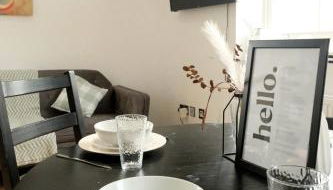 Amanah Properties - Stylish Retreat for Friends & Families Zone 1 Sleeps 5 - Foto 4
