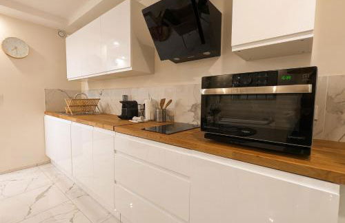 L'émeraude - Cocon Amoureux Balnéo,Clim,Balcon - Foto 9