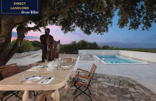 Villa Dubrava Peaceful Getaway in an Olive Grove with Heated Pool - Foto 1
