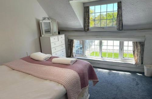 Beautiful Thatched Cottage with Outdoor Pool, Secure Garden, Dog & Family Friendly! Chichester Holiday Properties - Foto 38