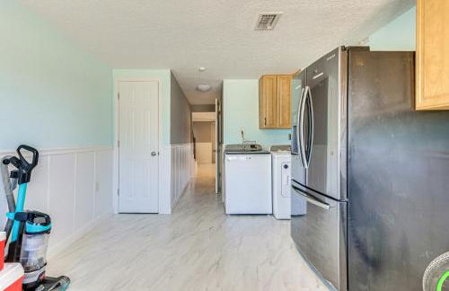 Spacious Canalfront Home with Pool about half Mi to Beach - Foto 23