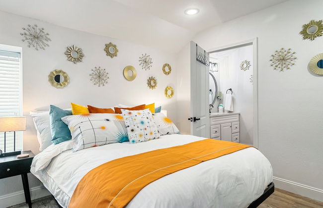 Luxury Lakehouse - Photo 11