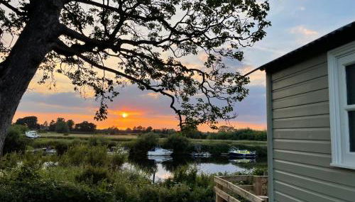 The Hut by the River - Foto 2