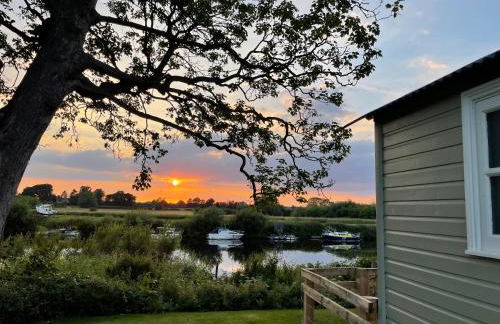 The Hut by the River - Foto 2