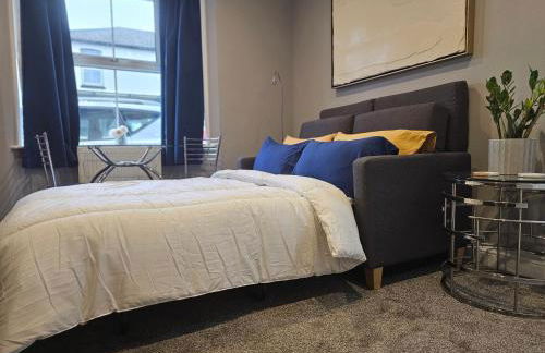 StayZen Apartments - Free Parking & Private Garden Ground Floor Central Woking - Business & Leisure - Photo 24