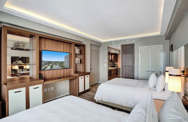 Elegant Beachfront Condo: Your Perfect Getaway! - Photo 12