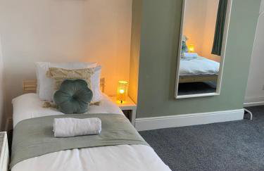 Overhill 3 bedroom flat 5 beds, free parking, ideal for Contractors - Foto 20