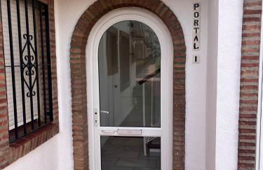 Laguna Beach Piscina- HOME RENT MALAGA - Photo 12