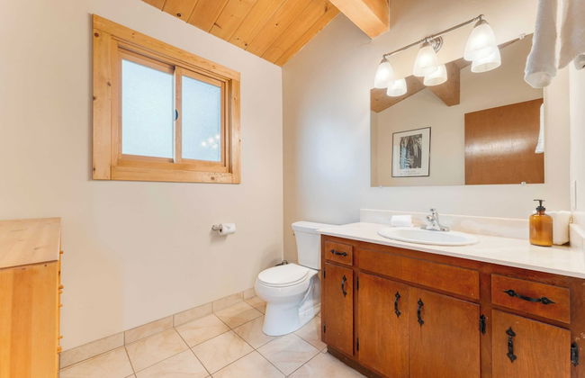 Lake + Beach Access, Pool, Tennis Walk to Chambers Tahoe Timber by Avantstay - Foto 29