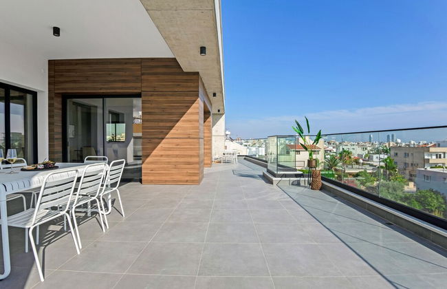 Sanders Crystal 1 - Large 4-bdr Penthouse With Shared Pool - Photo 16