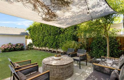 Luxe Backyard Oasis w/ Hot Tub Chic Design South Park Sanctuary - Foto 49