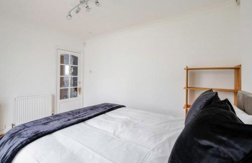 5-bedroom home in trendy Dibsbury area Manchester with parking - Foto 2