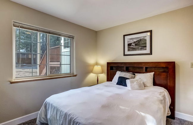 Nestled Pines Retreat Hot Tub, Pool Tahoe, Foosball, +more! - Foto 8