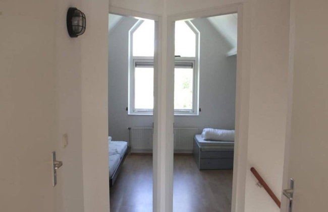 Appealing Bungalow With Garden - Photo 17