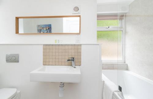 Lovely 1 bed apartment with free parking - Pass the Keys - Photo 22