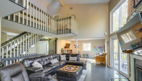 Spacious and Serene Lake Ridge Retreat with Game Room! - Foto 4