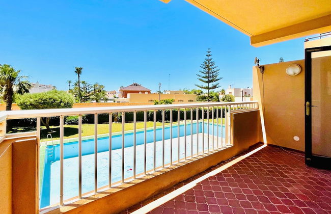 Mountain-view Apartment by Sea - Foto 17