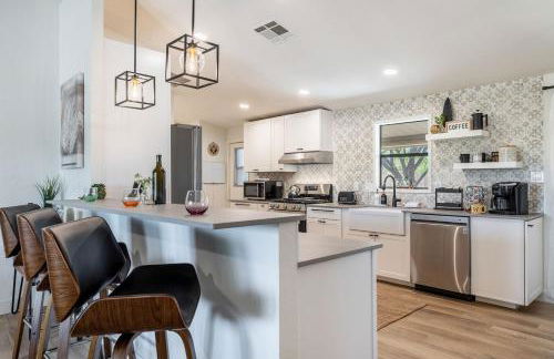 Bus Stop Saloon - Cave Creek with Spa - Photo 1