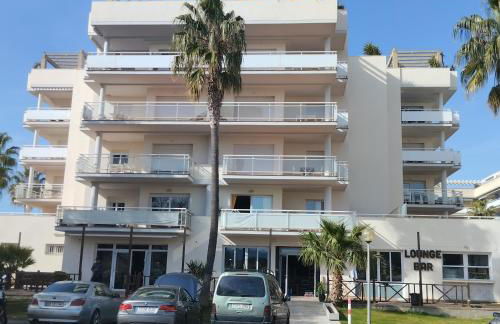 Atico of 3 rooms, total 130m² just for you with a 60 m² terrace, swimming pool, mountain and marina view. - Photo 24