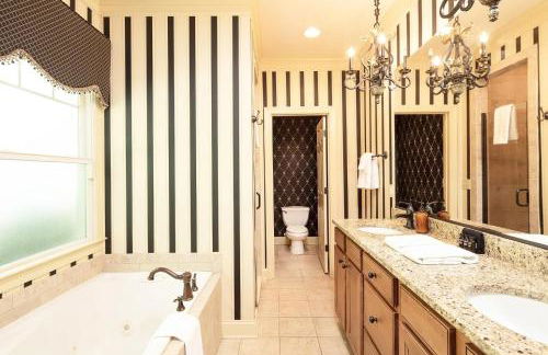 Hot Tub, Deck w/ Breathtaking Mountain Views - Foto 35